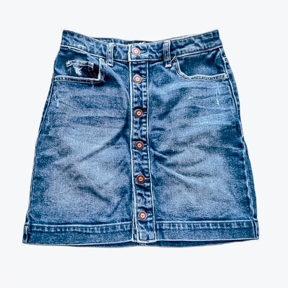 Hollister EUC Blue Wash Jean Denim Vintage Stretch Buttons Skirt. Size 1 W25